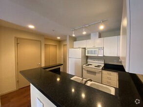 Building Photo - 1 Bed 1 Bath Condo in Seattle - Includes P...