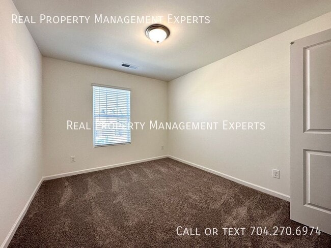 Building Photo - 2789 Yeager Dr NW