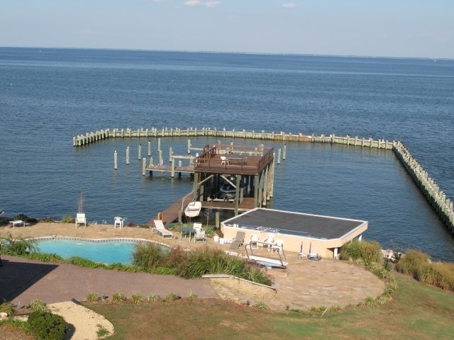 boat basin with power pedestals and hot and cold shoer on pier - 1301 Rogers Rd