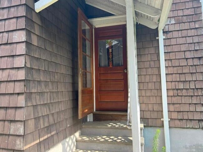 Building Photo - 116 Concord St