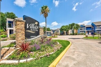Building Photo - Villas By the Bay