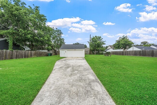 Building Photo - 3809 Southmore Blvd