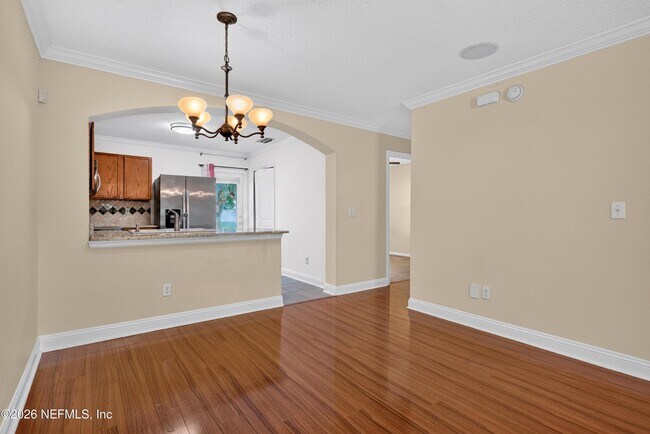Building Photo - 353 Redwood Ln