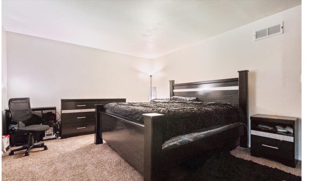 Building Photo - 3167 Westbrook Dr