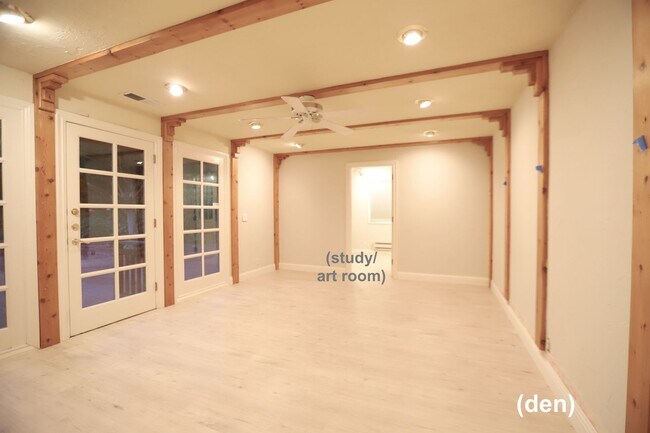 Building Photo - Santa Rosa: 3 bedroom, 2 1/2 bath Home wit...