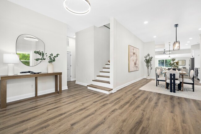 Building Photo - 316 W 14th St