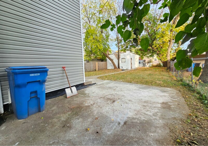 Building Photo - 121 N Menard Ave