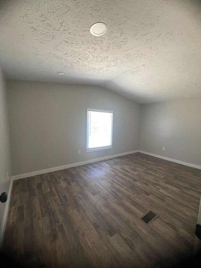 Building Photo - 3 BR 2 Bath 1,280 sq ft singlewide mobile ...