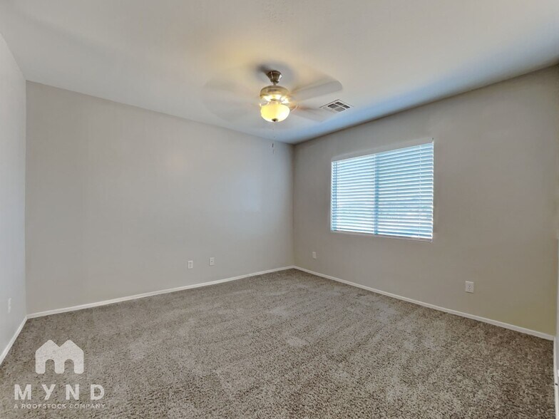 Building Photo - 12622 W Myer Ln