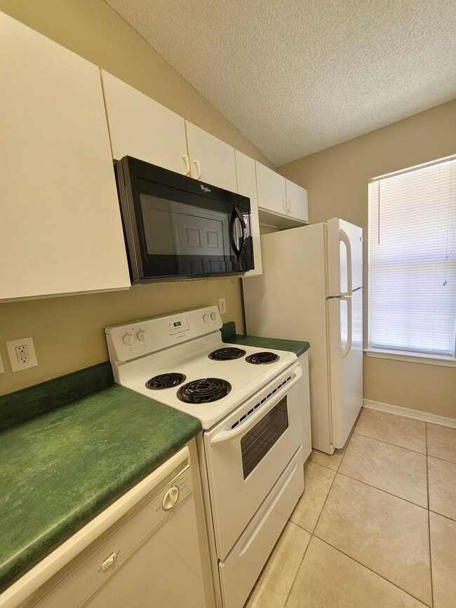 Building Photo - 8158 Heirloom Dr