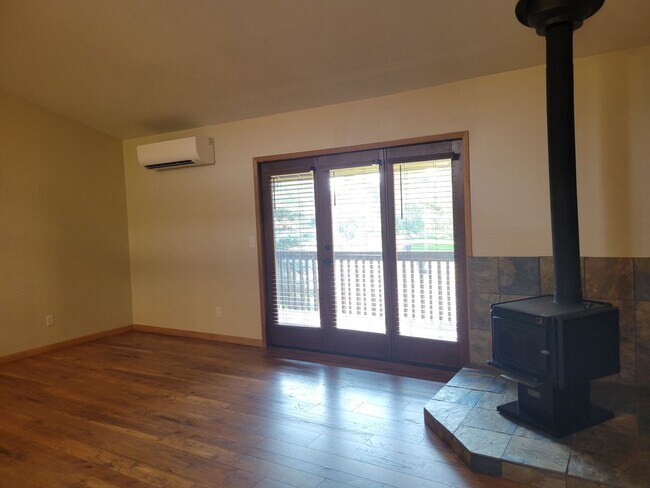 Building Photo - Hawthorne Home