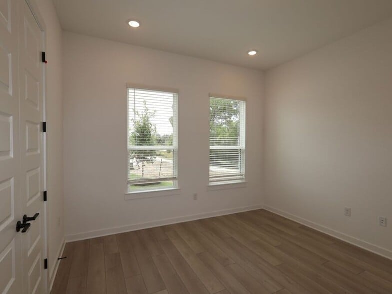 Building Photo - 3609 Helena Wy