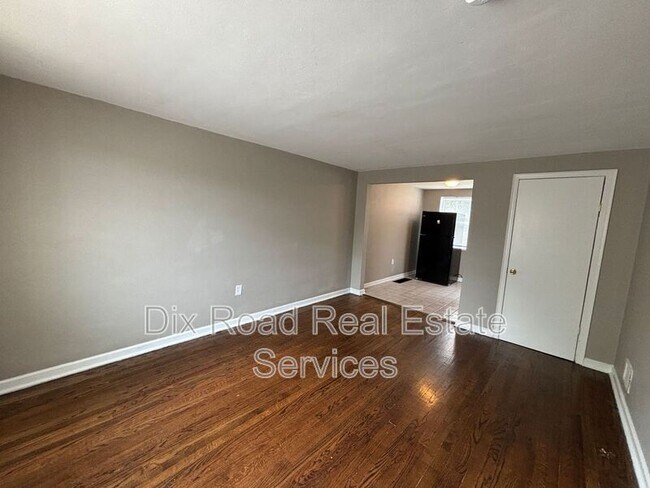 Building Photo - 237 Ryburn Ave