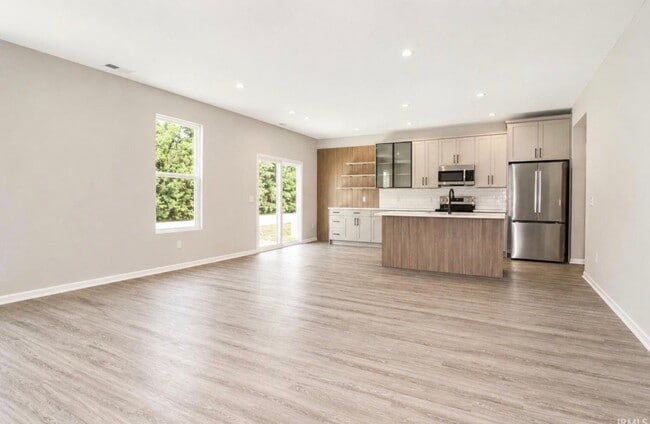 Building Photo - 3563 Canal Square Dr