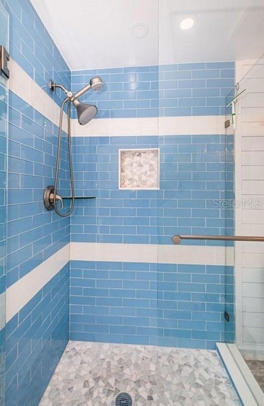 Building Photo - 2180 Dolphin Blvd S