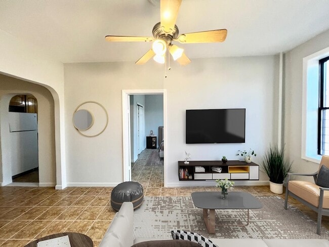 Building Photo - 315 56th St