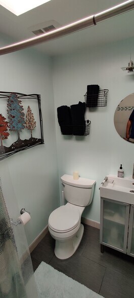 Building Photo - 278 Valley View Road