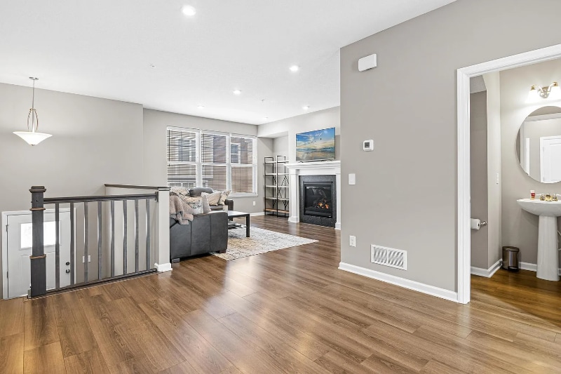 Building Photo - 801 Roselyn Dr