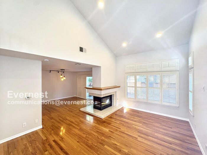 Building Photo - 473 S Clovercrest Ln