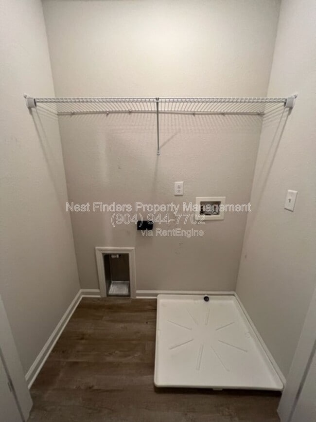 Building Photo - 689 Melba St