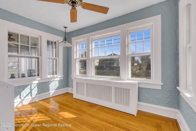 Building Photo - 102 Dixon Ave