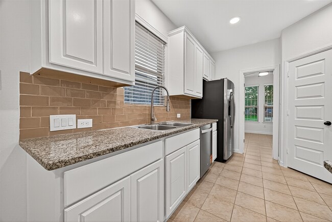 Building Photo - 7927 Tindarey Maple Trace