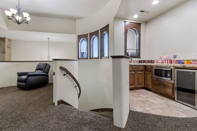 Building Photo - 5605 N Morpheus Pl