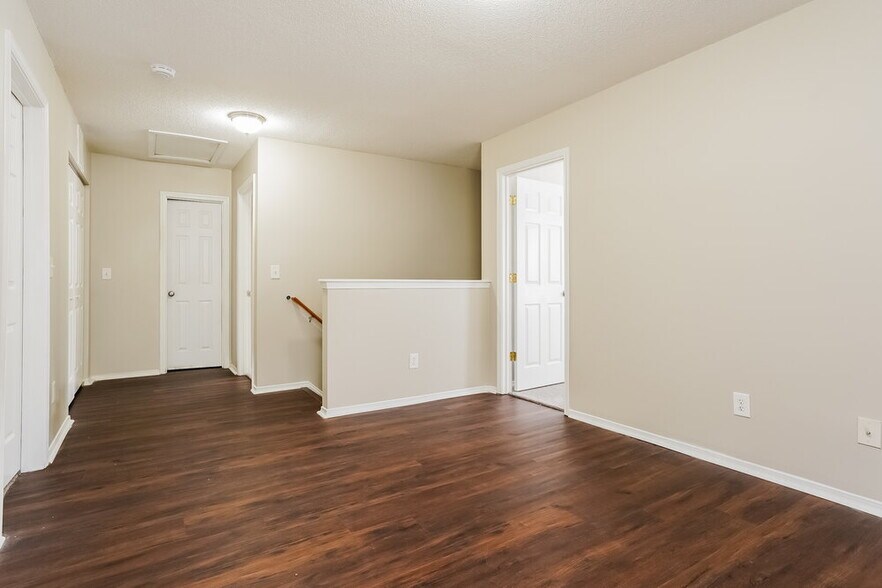Building Photo - 925 Mailwood Dr