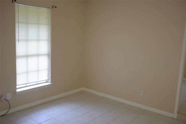 Building Photo - 6310 French Chateau Dr