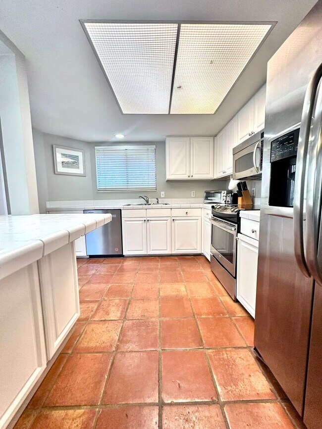 Building Photo - Fully furnished 2-Bedroom, 2-Bath Lakefront Cottage in Sandestin Resort available for Long Term R...