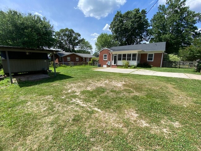 Building Photo - Amazing Brick 3 bedroom 2 bathroom rental ...