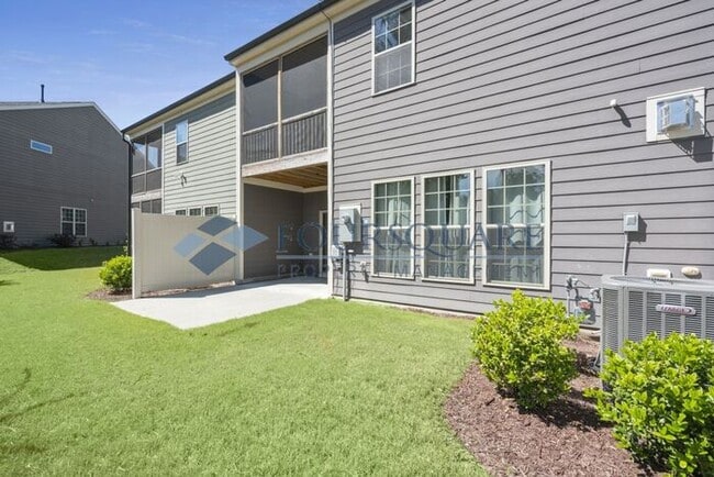 Building Photo - Elegant 3-Bed Townhome , Screened Porch & 2-Car Garage – Prime Davis Drive Location