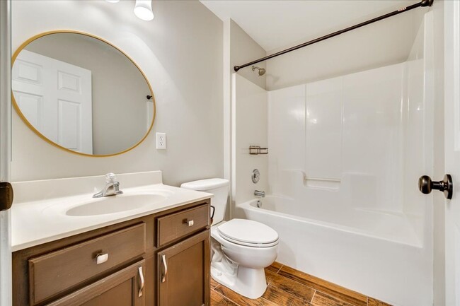 Building Photo - Fabulous 3 bedroom 2.5 bath townhome in Au...