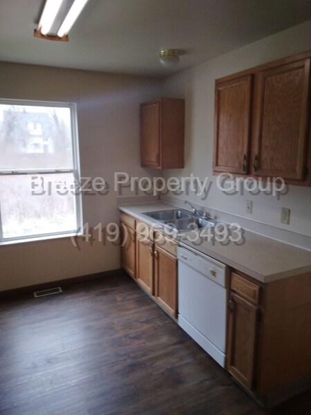Building Photo - 132 S Forest Ave