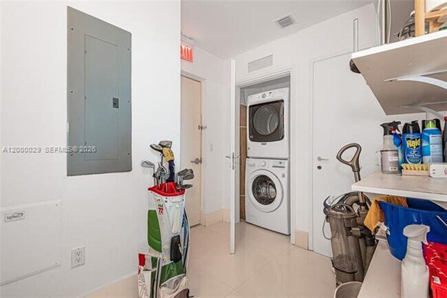 Building Photo - 50 South Pointe Dr