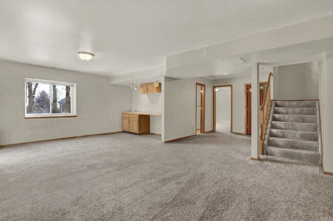 Building Photo - 110 Balmoral Way