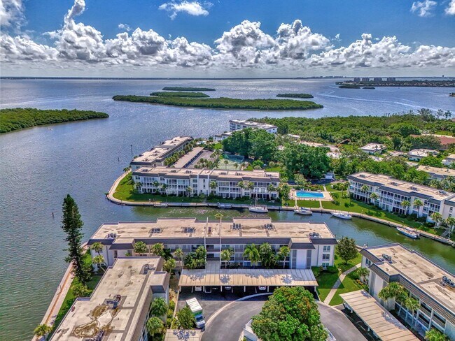 Building Photo - LUXURY LONGBOAT LIVING AT IT’S FINEST! AVA...