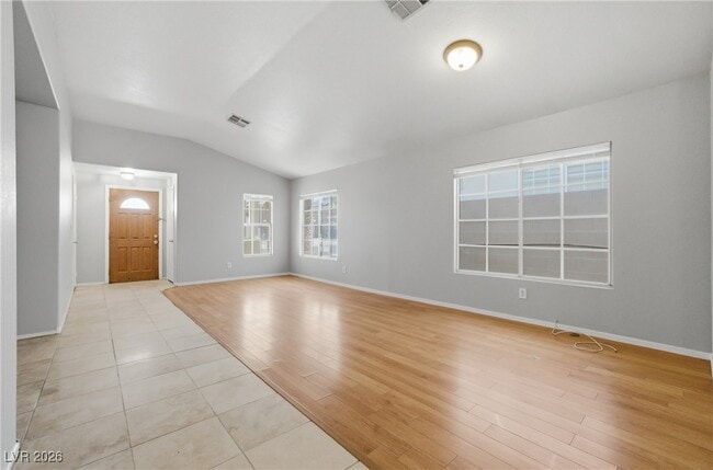 Building Photo - 5555 Airview Ct