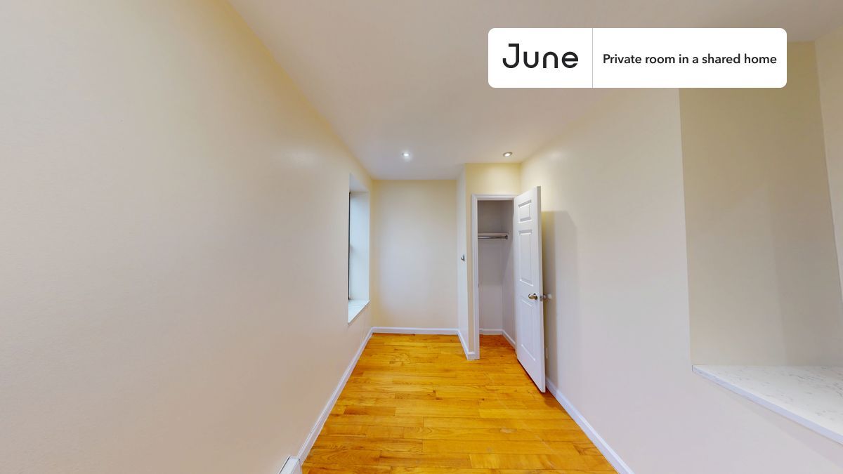 Building Photo - Private bedroom in 4 bed/1 bath Home