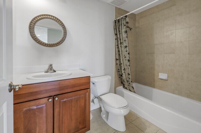 Building Photo - WATER VIEW CONDO 2/2 #714