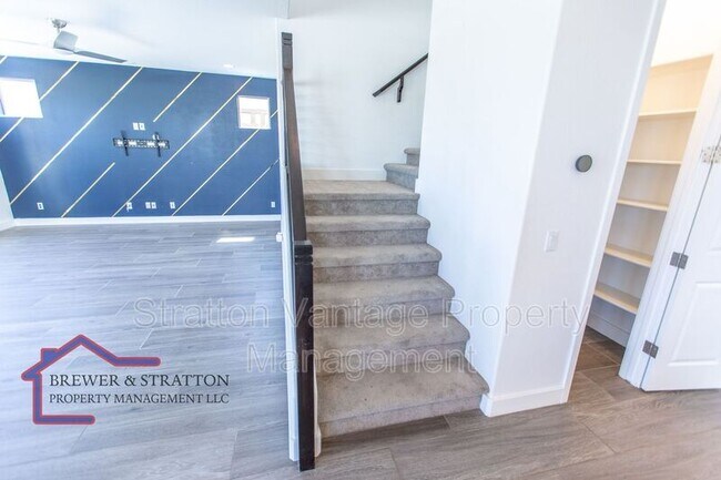 Building Photo - 4065 S Marin Dr
