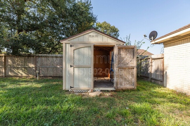 Building Photo - 16022 Spinnaker Dr