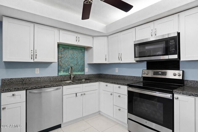 Building Photo - 7950 E Camelback Rd