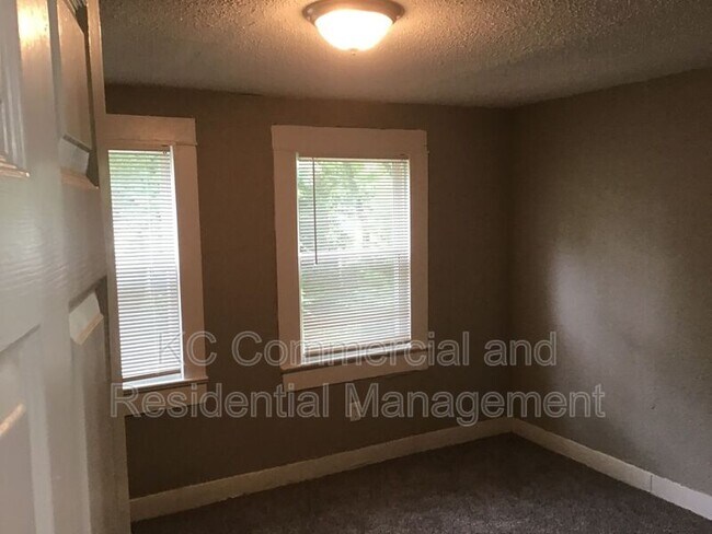 Building Photo - 107 Clinton Pl