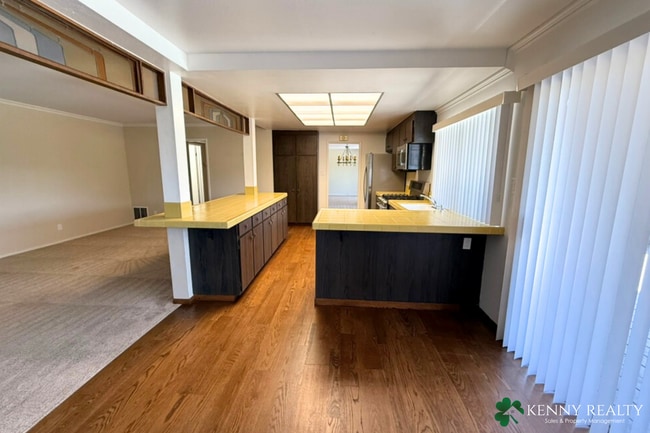 Building Photo - Large Updated 5 Bedroom Home in San Mateo ...