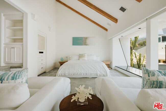 Building Photo - 23614 Malibu Colony Rd