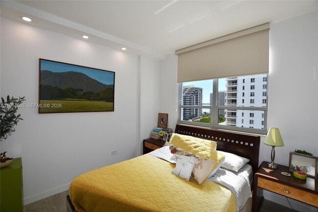 Building Photo - 801 Brickell Key Blvd