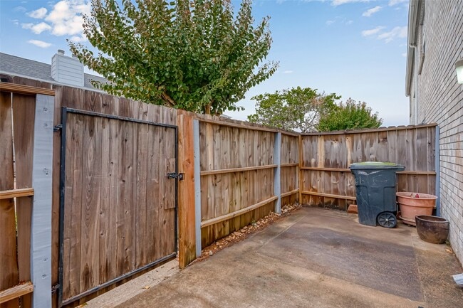 Building Photo - 7597 Cambridge St