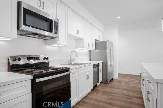 Building Photo - 10657 Moorpark St