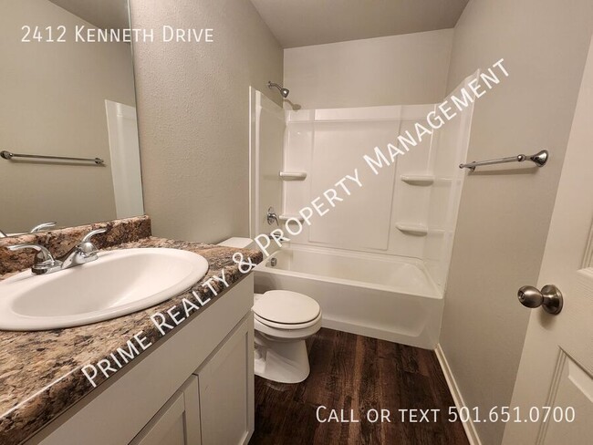 Building Photo - 2412 Kenneth Dr